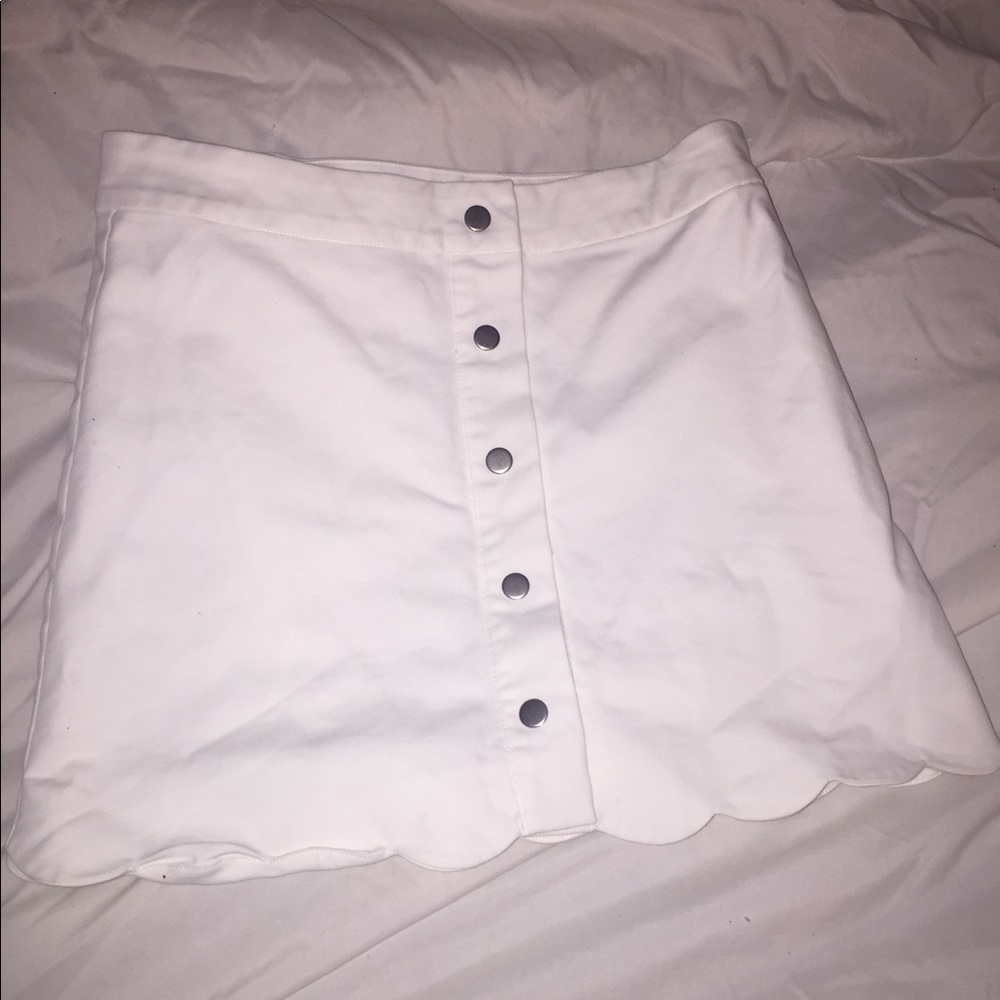 adorable white scalloped skirt